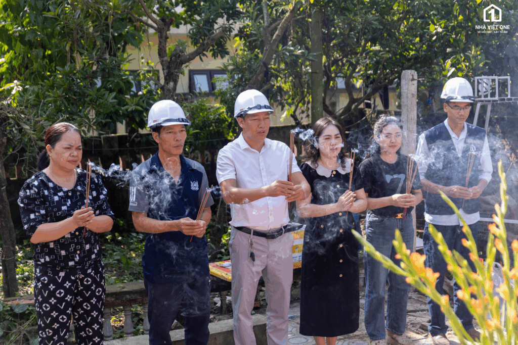Nghi thức cúng lễ khởi công công trình Nhà đẹp thôn quê của gia đình chị Kiều Diễm tại Hưng Yên