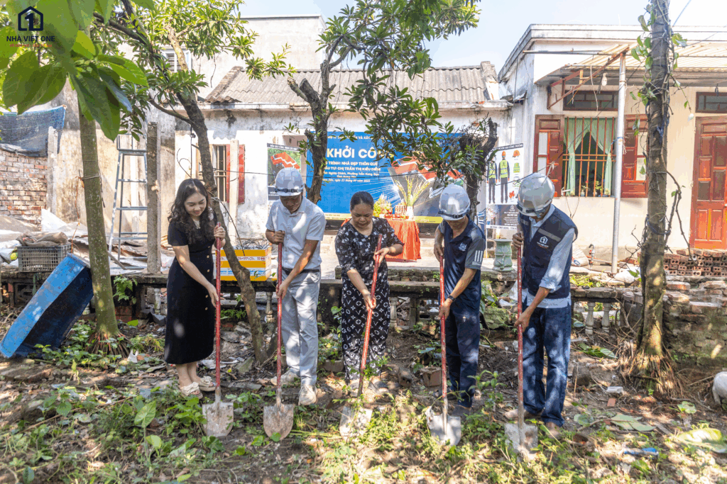 Những nhát xẻng đầu tiên trong lễ khởi công nhà ở nông thôn – Nhà Việt One